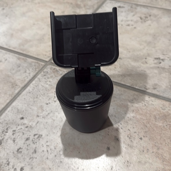 Weathertech CupFone holder. Adjusts to hold your phone. Like new! - Picture 1 of 4